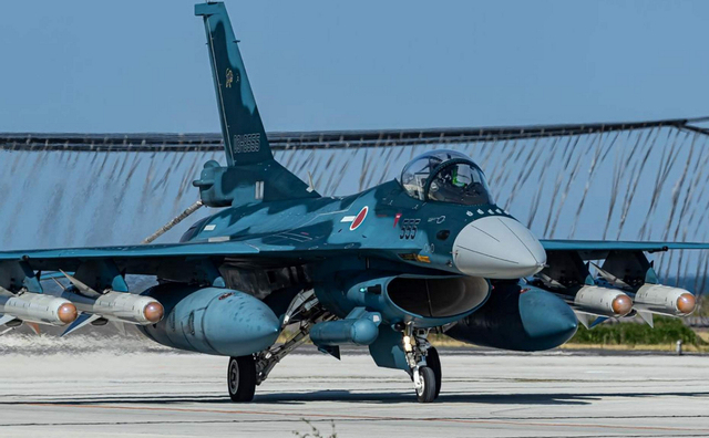 日本演练“偷袭”辽宁舰？12架F2挂48枚导弹升空 模拟打击引关注