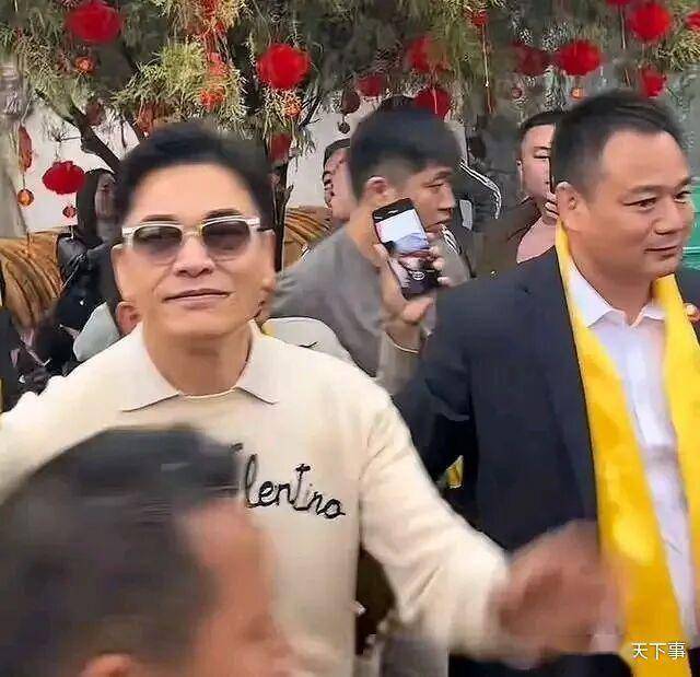 呂良偉回到老家陸川的祠堂祭祖 尋根情懷引熱議