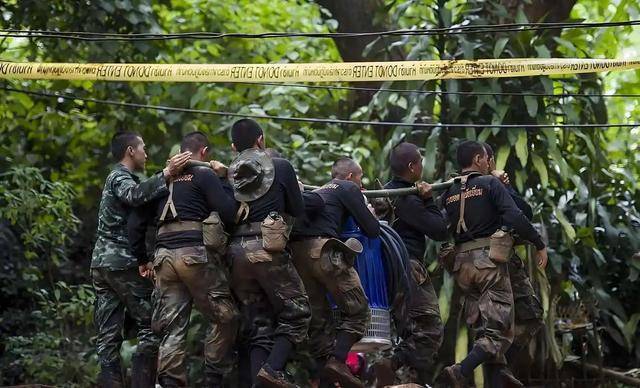 泰军机深入柬埔寨 难民辗转寺庙避难 边境冲突再起