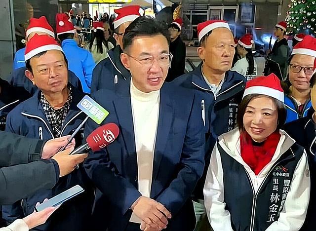 蓝营杨琼璎参选台中市长:推动蓝白合