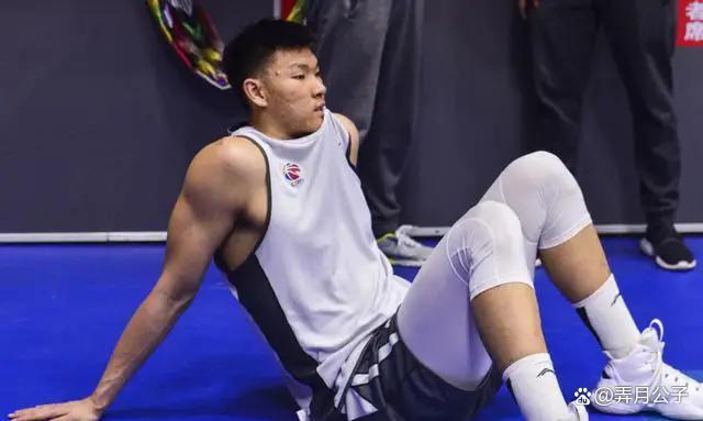 北京史上最尴尬的顶薪？范子铭新赛季场均2分1板 被调侃价值在潜力赛 顶薪卧底表现堪忧