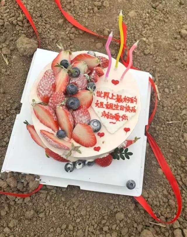 发小杀妻儿三人窃走48克金首饰 凶手即将受审家属求死刑