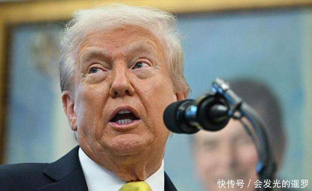 博主：经济问题在拖特朗普后腿 支持率暴跌引发关注