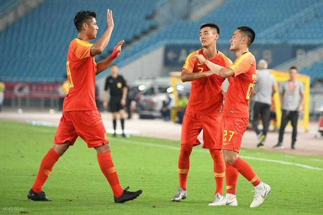 国足又输球了！乌龙球3分拱手送伊朗队 热身赛失利敲响警钟