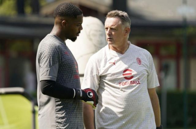 大手笔！前AC米兰教头空降中超或投申花，担任守门员教练