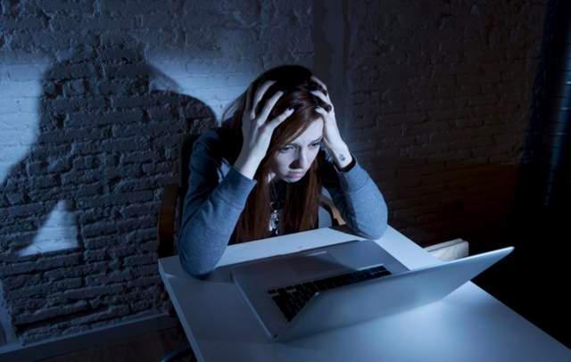 网络霸凌，禁用社交账号！因散布“第一夫人出生为男性”谣言，十名法国人被判有罪！