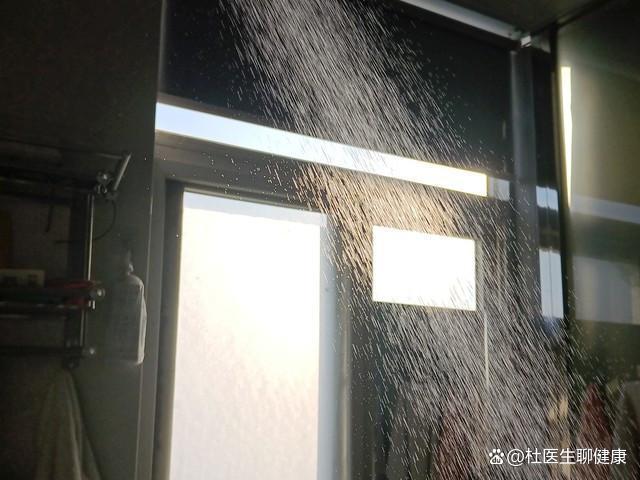 医生:冬天洗澡洗太久很危险 警惕心血管风险