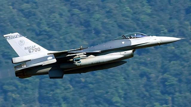 台军F16坠海画面公布 自吹自擂遭打脸