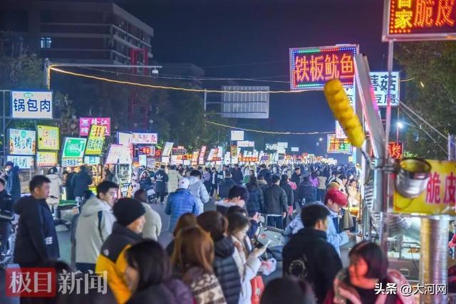 湖北夫妻炸年糕淀粉肠年入百万 小吃摊年进账超百万