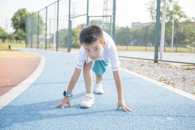 高一女生单手握力超93公斤 力量源自长期训练