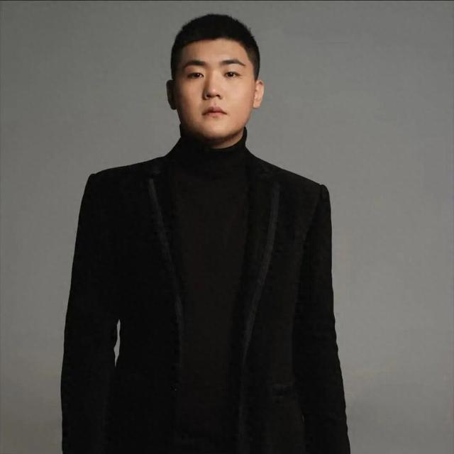 闫学晶儿子道歉：“娘的错，儿子担！感谢大家的监督批评！我们错了”