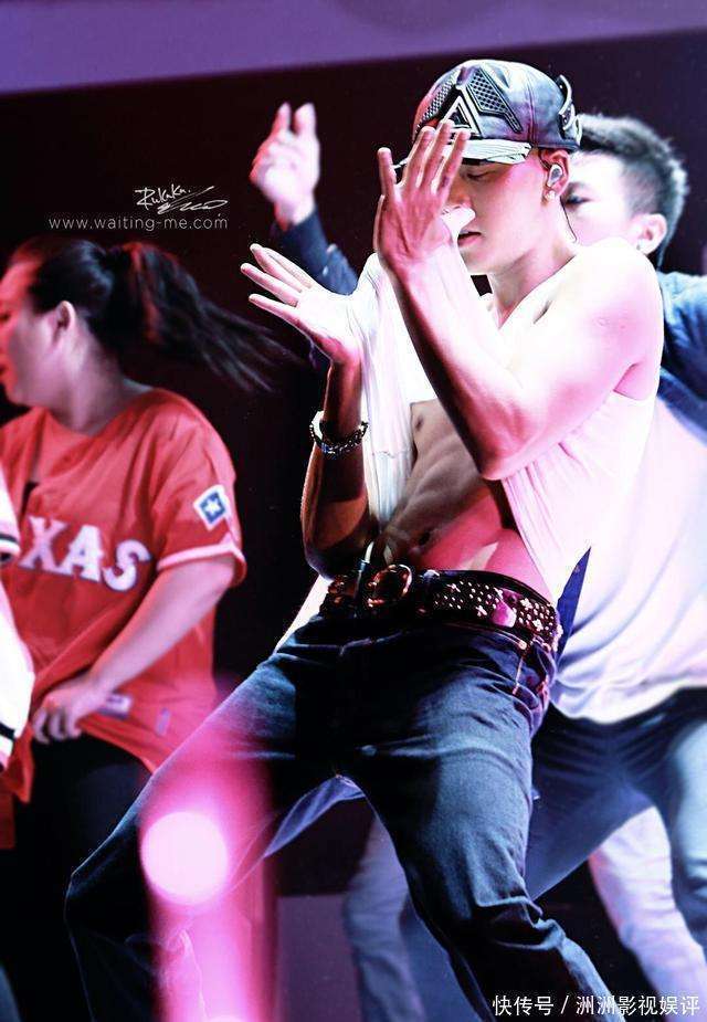 陈伟霆很帅但衣服穿不明白 浅衣战神引爆舞台