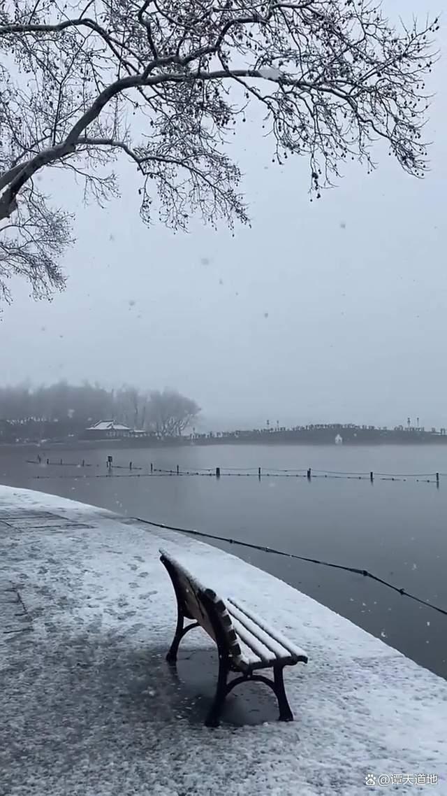 杭州西湖现“断桥残雪” 大寒雪景美如画