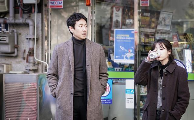 张子枫穿走了周遇安的裤子 翻拍争议引爆网络