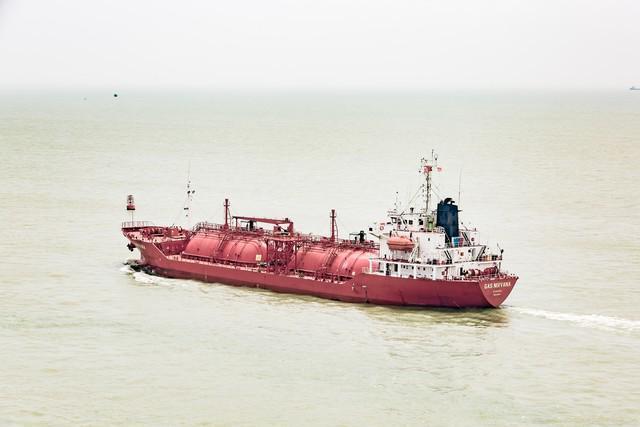 我国船舶工业提质扩容领跑全球 弯道超车成就显著