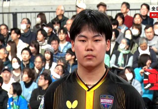 张本智和尴尬了!3比4遭松岛辉空逆转,对手使用王楚钦同款发球 新年目标受挫