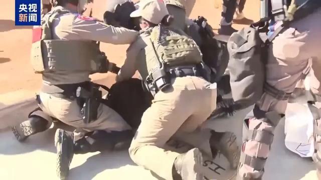 美国得州爆发示威游行 抗议5岁男孩被拘留