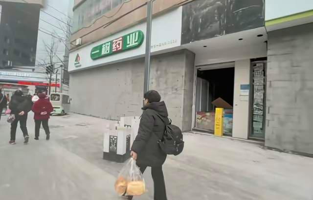 贵州多家店铺一夜之间遭砌墙封堵 墙体已被拆除商户恢复营业