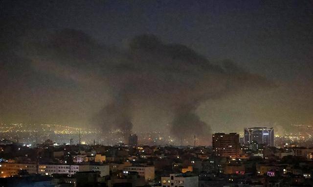 第16波打击来了 美航母开始后撤 中东局势扑朔迷离