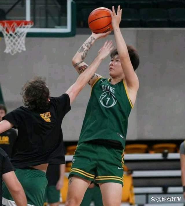 中国女篮严重断档？24岁杨舒予第二年轻 02后球员仅2人 青训危机凸显