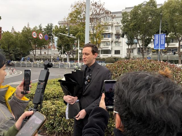 曾捐二战相册的美国小伙埃文·凯尔宣布定居中国 从典当行老板到新天津居民