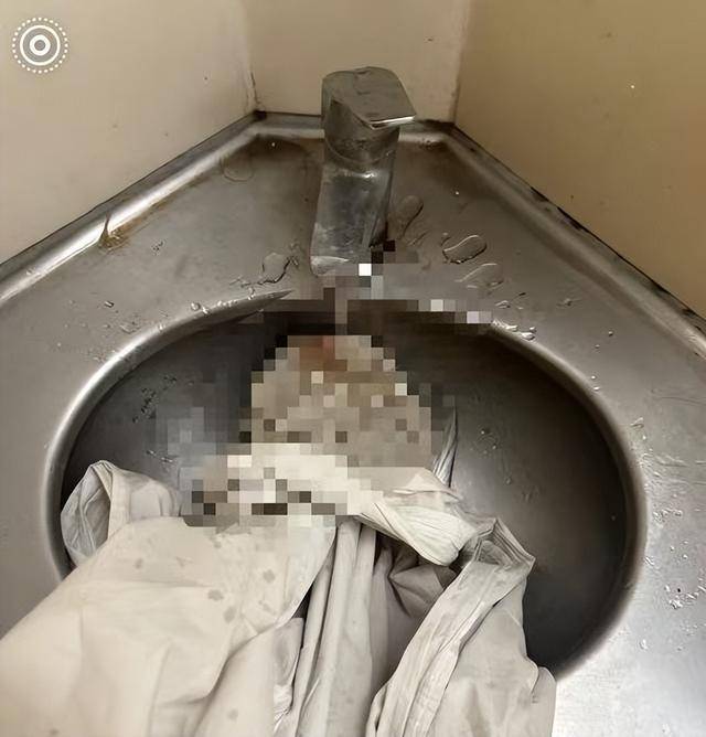 女子月经弄脏火车卧铺被要求赔180元 卫生巾需求引热议