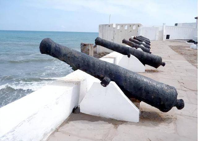 卫星视角解读:离开东亚,美海军陆战队赶赴中东准备打夺岛登陆战?美军豪赌波斯湾