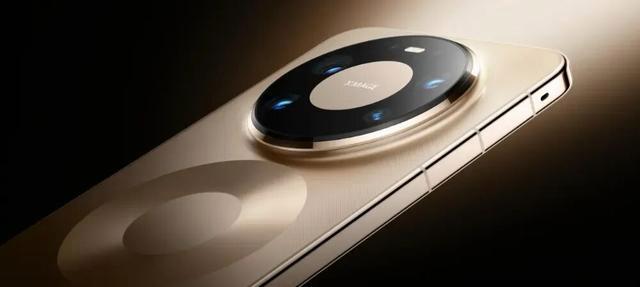 华为Mate80官宣新版本 内置主动散热风扇亮相