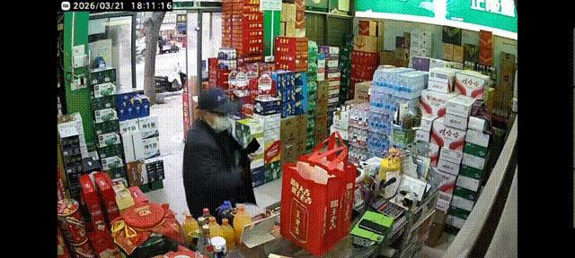店主识破老人“偷换香烟”骗局 警惕调包惯犯