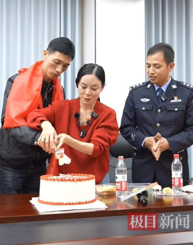 姐弟失散33年后在南昌重逢 泪目相拥续亲情