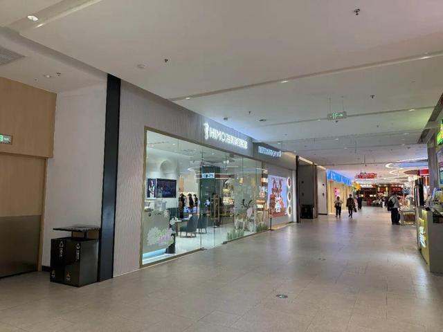 “只拍上半身，为什么非要我穿长裙？”海马体为出片要求穿长裙致孕妇摔倒