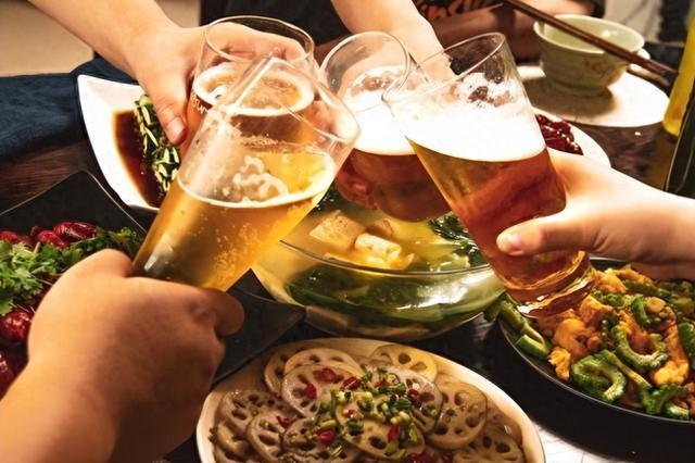 应邀酒后坠亡3同饮朋友赔16万余元