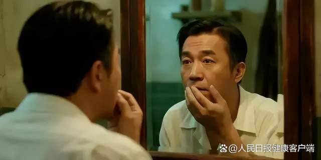 嘴唇发紫是心脏在“求救”？原来心脏不好的人，脸上会“报警” 警惕身体信号