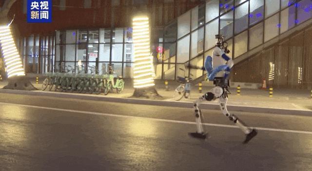 下个月比赛 机器人将跑得比人快：半马有望跑进1小时