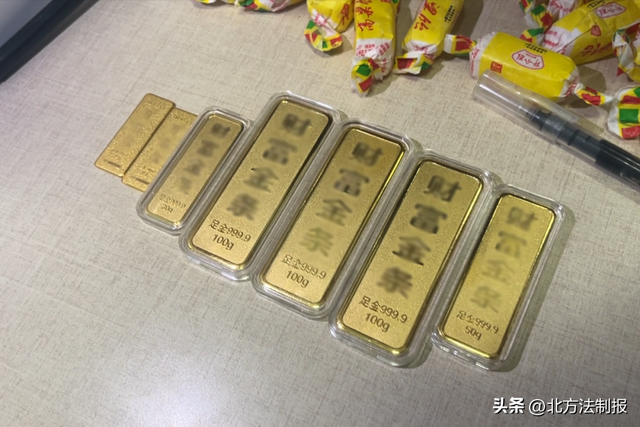 民警上门被骗女子还在“通风报信” 坚信寄“金”换回报