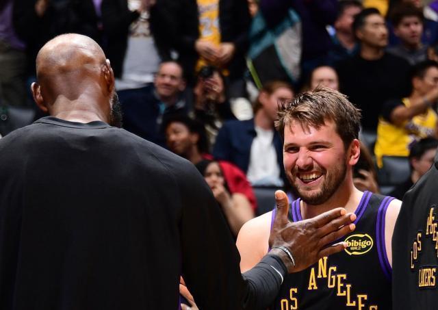 媒体：湖人东詹里找到最合拍冲冠模式 三巨头磨合渐入佳境