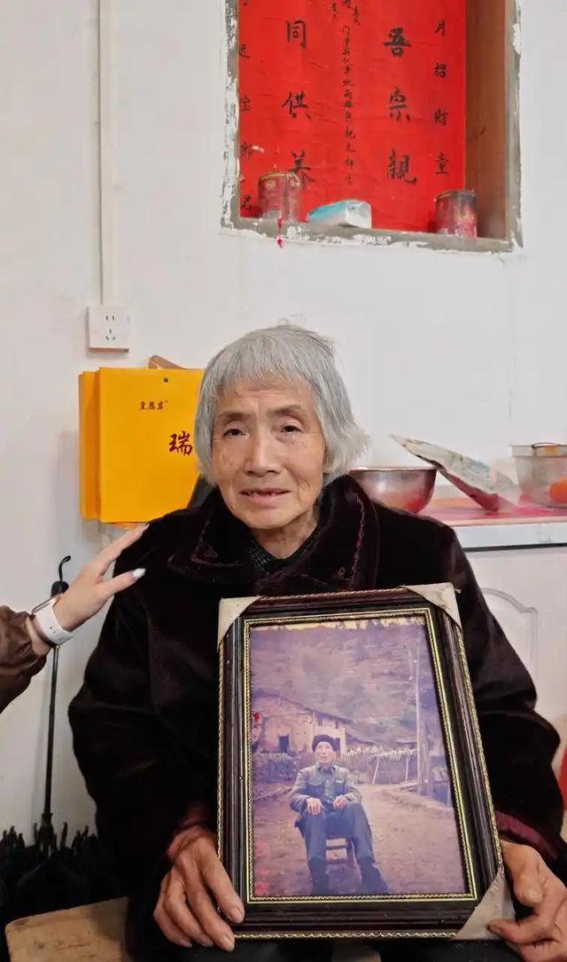 三代人守了一座墓95年 跨越世纪的承诺