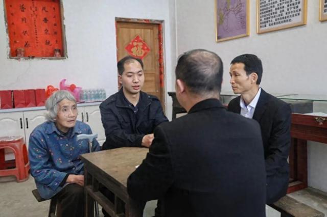 三代人守了一座墓95年