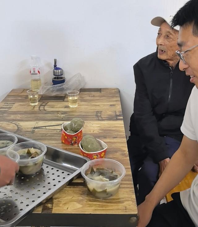 村支书清明给270位返乡游子备家乡饭 一顿特别的“团圆饭”