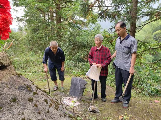三代人77年守护一座烈士墓 跨越91年的承诺