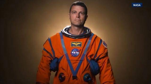 美宇航员请求以指挥官亡妻之名命名月球陨石坑 纪念挚爱卡罗尔