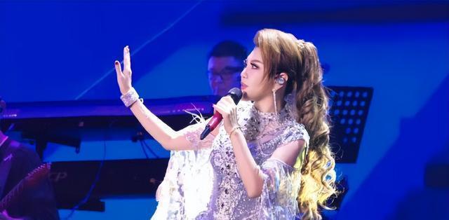 乌兰图雅没有一句solo 从争议到认可的翻红之路