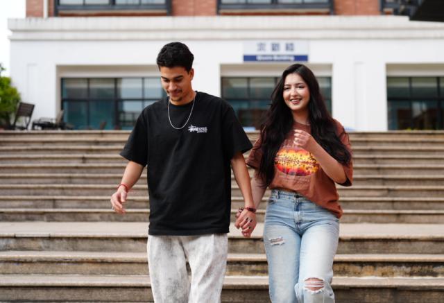 毛宁转发摩洛哥留学生救人视频 善良无界温暖人心