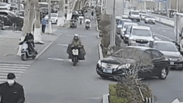 女子靠转弯让直行碰瓷30余起被拘 非法获利终落法网