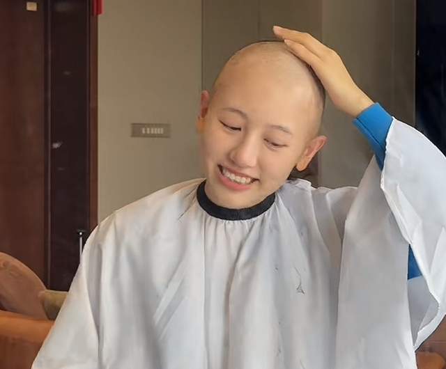 网红“一栗小莎子”因癌症剃光头 健康才是首位