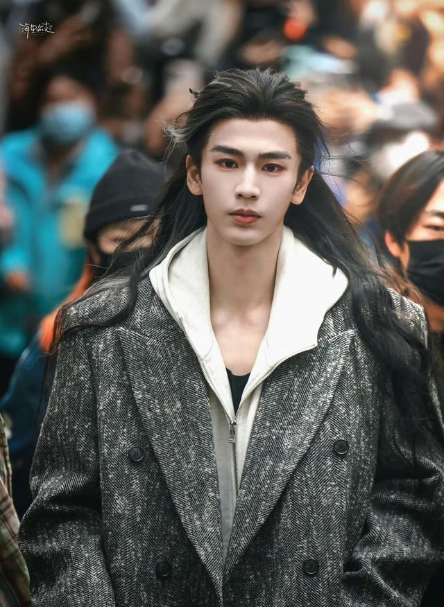 张凌赫逐玉庆功宴路透 转型“疯批美人”