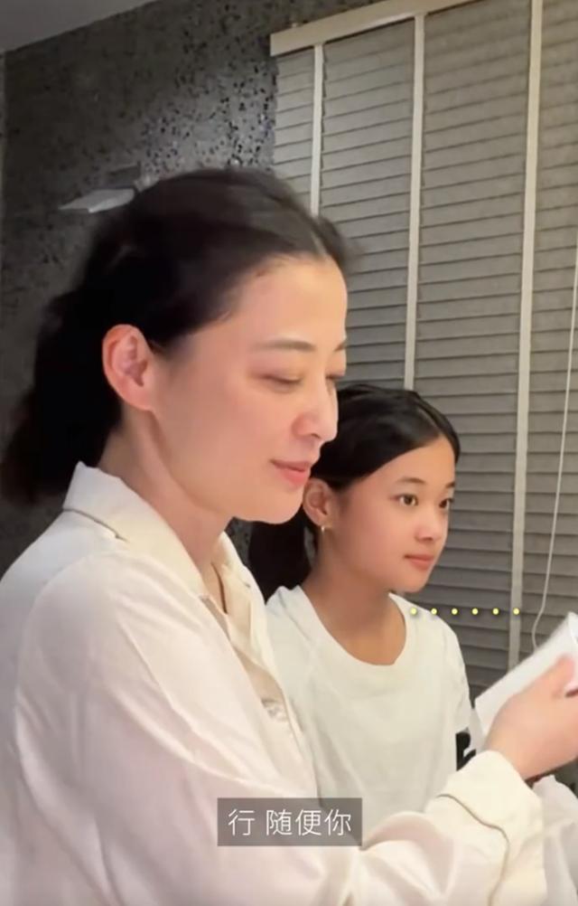 梅婷12岁女儿快快近照 母女温馨互动引羡慕