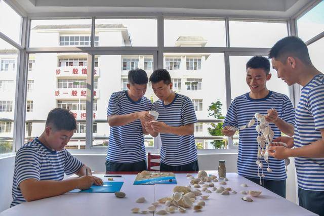 南海战士收到远方来信 纸短情长温暖心扉