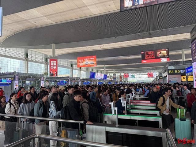 五一到成都的高鐵票搶瘋了 熱門線路一票難求