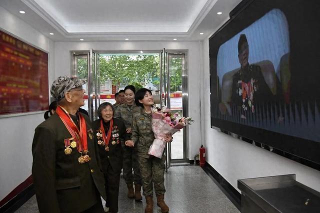 抗美援朝老兵走进军营讲战斗故事 传承先烈精神